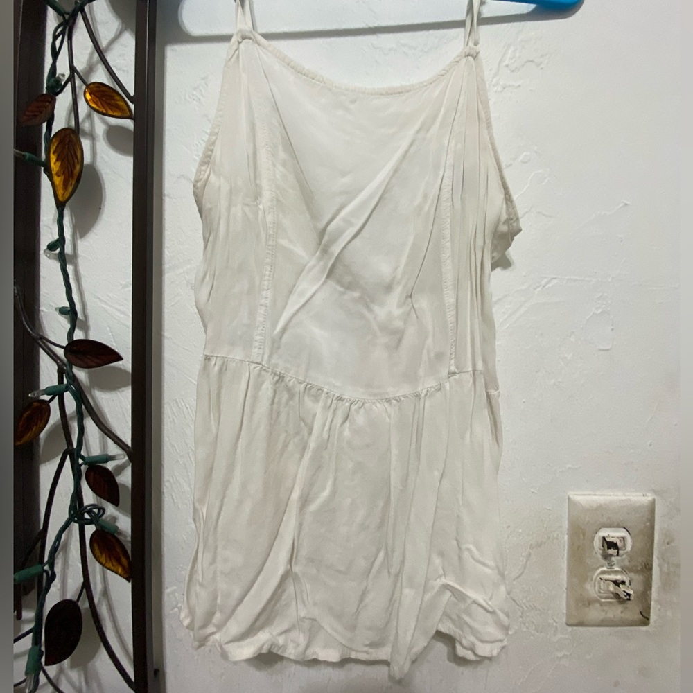 2/$5 Add another item to bundle.
Crop too white with open back